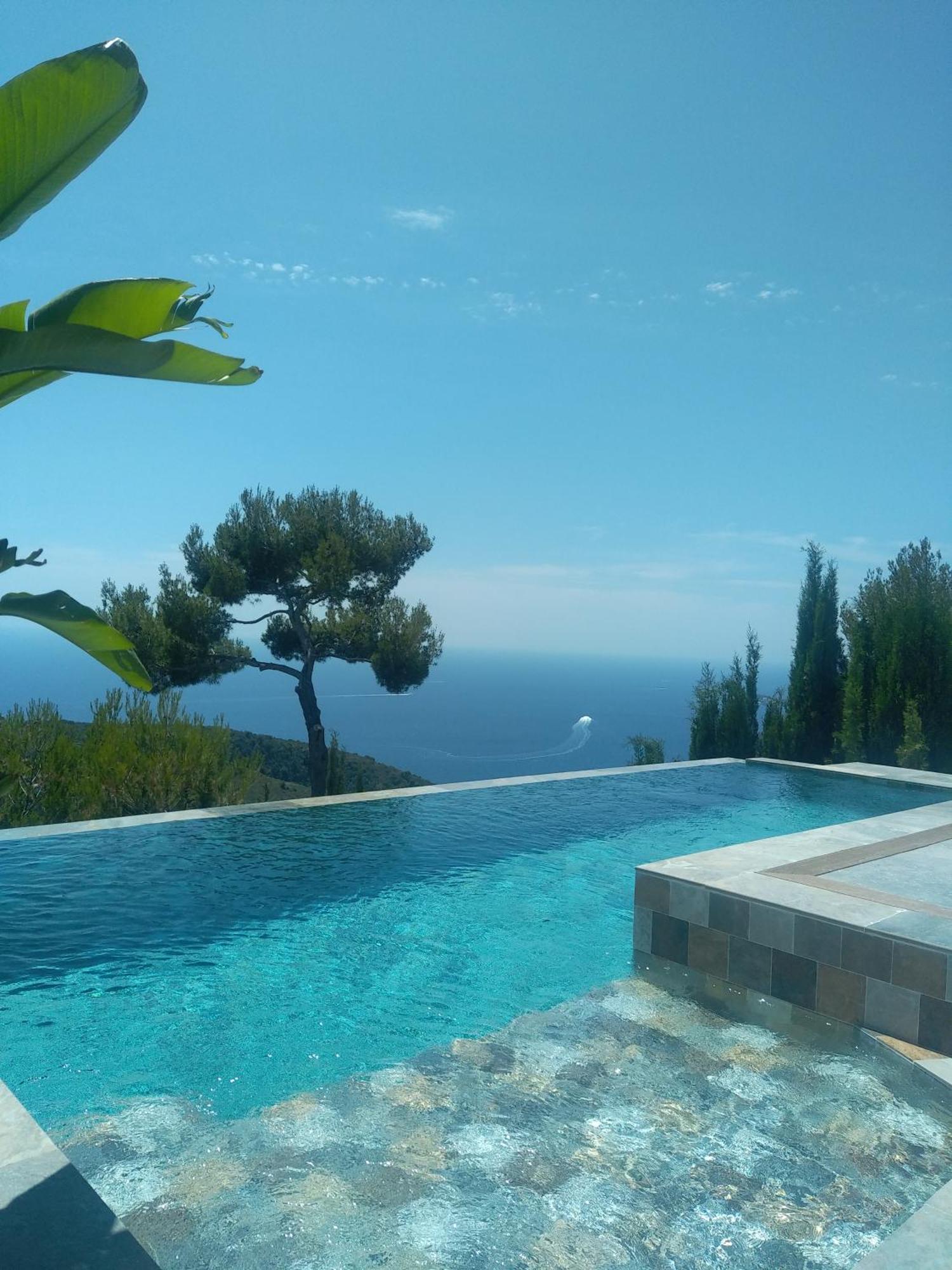 Eze - Appartement Dans Bas De Villa Avec Piscine Pres De Monaco Exterior foto