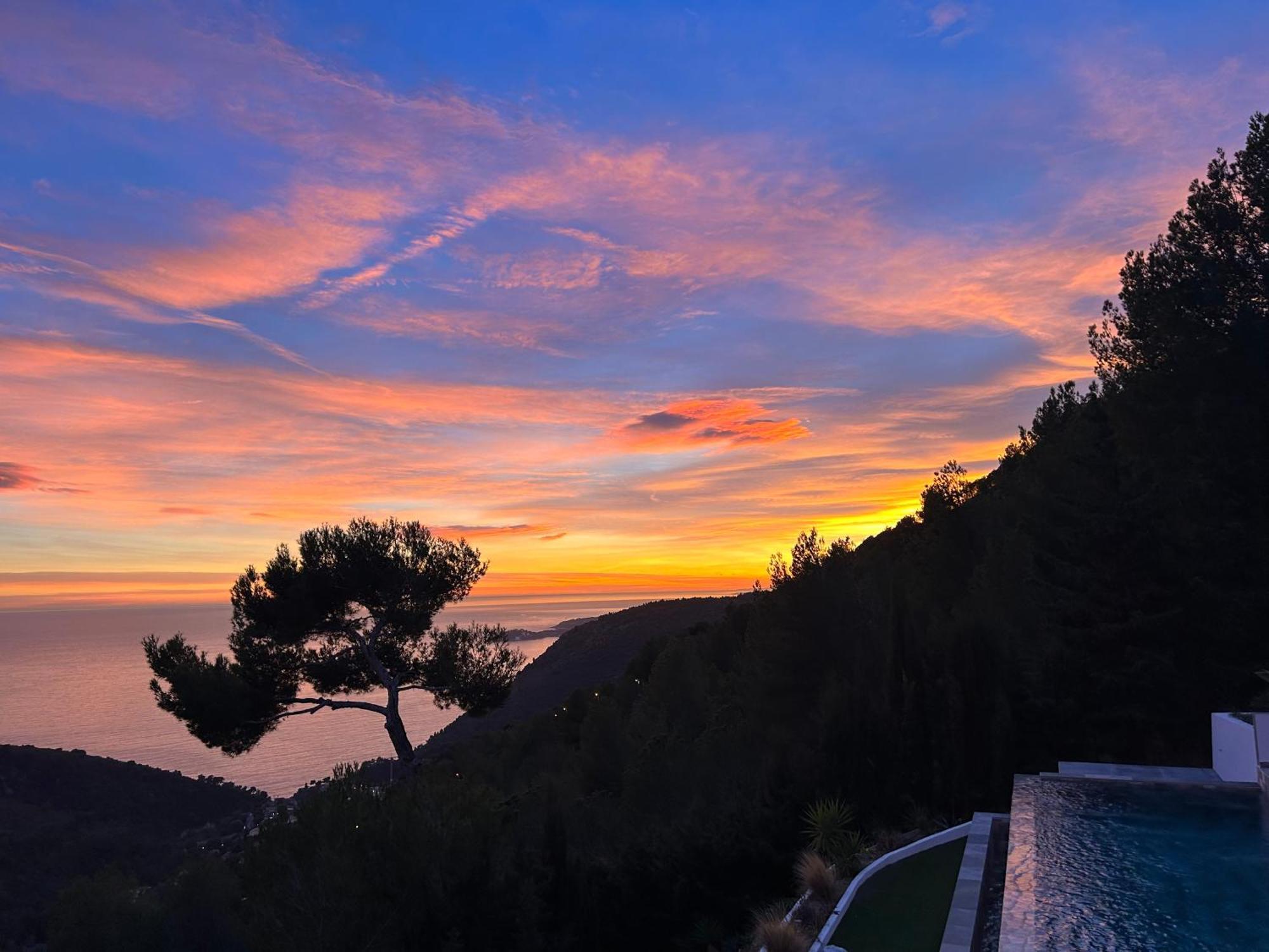 Eze - Appartement Dans Bas De Villa Avec Piscine Pres De Monaco Exterior foto